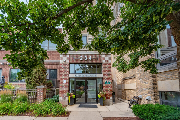 Property Photo: 234 E Reservoir Ave 203 WI 53212