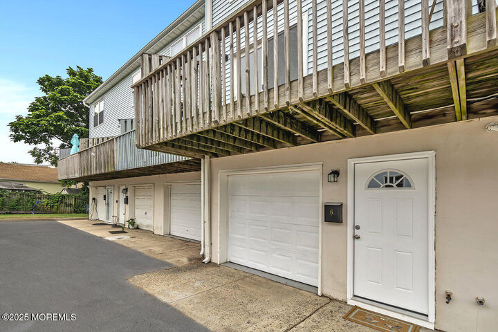 Property Photo:  