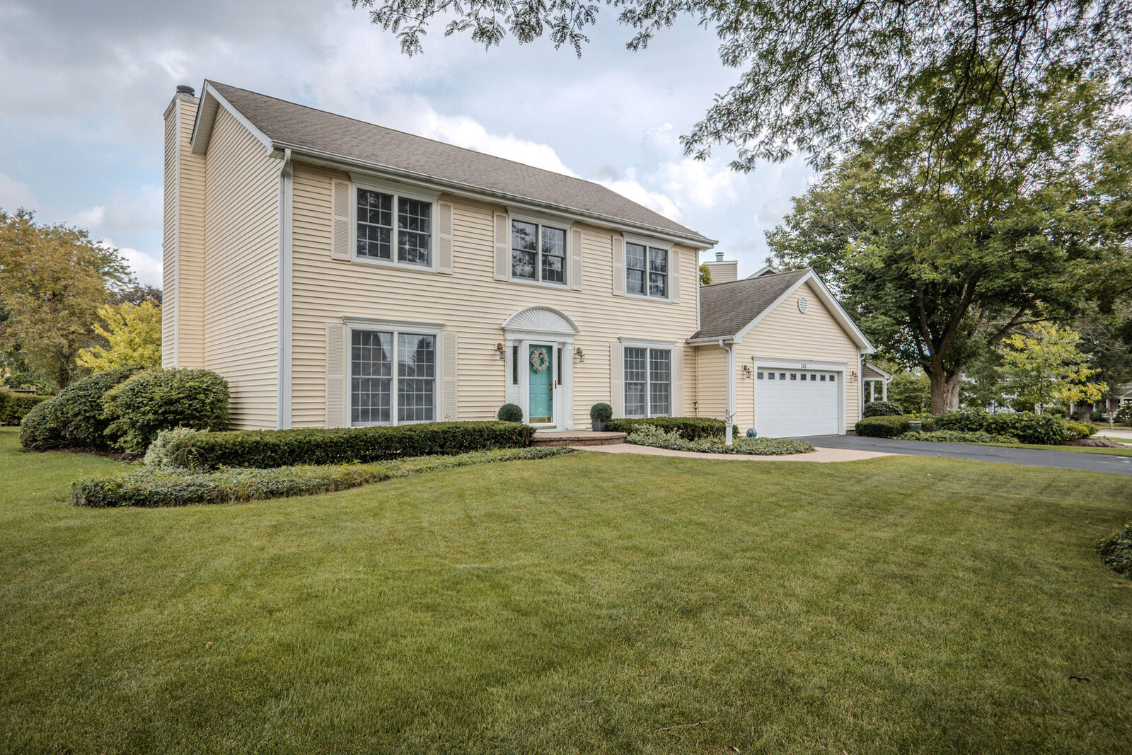 Property Photo:  345 Southampton Drive  IL 60134 