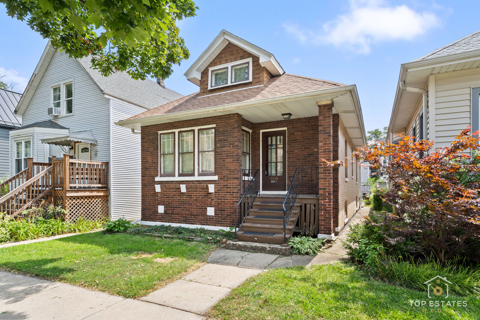 Property Photo:  3311 W Hutchinson Street  IL 60618 