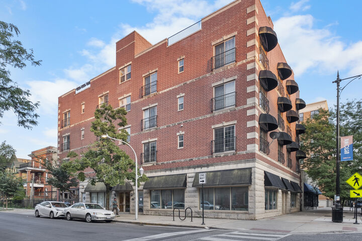 4725 N Sheridan Road 4C  Chicago IL 60640 photo