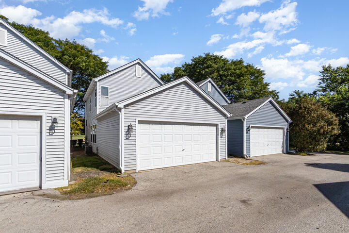 Property Photo:  2218 Dalewood Court  IL 60586 