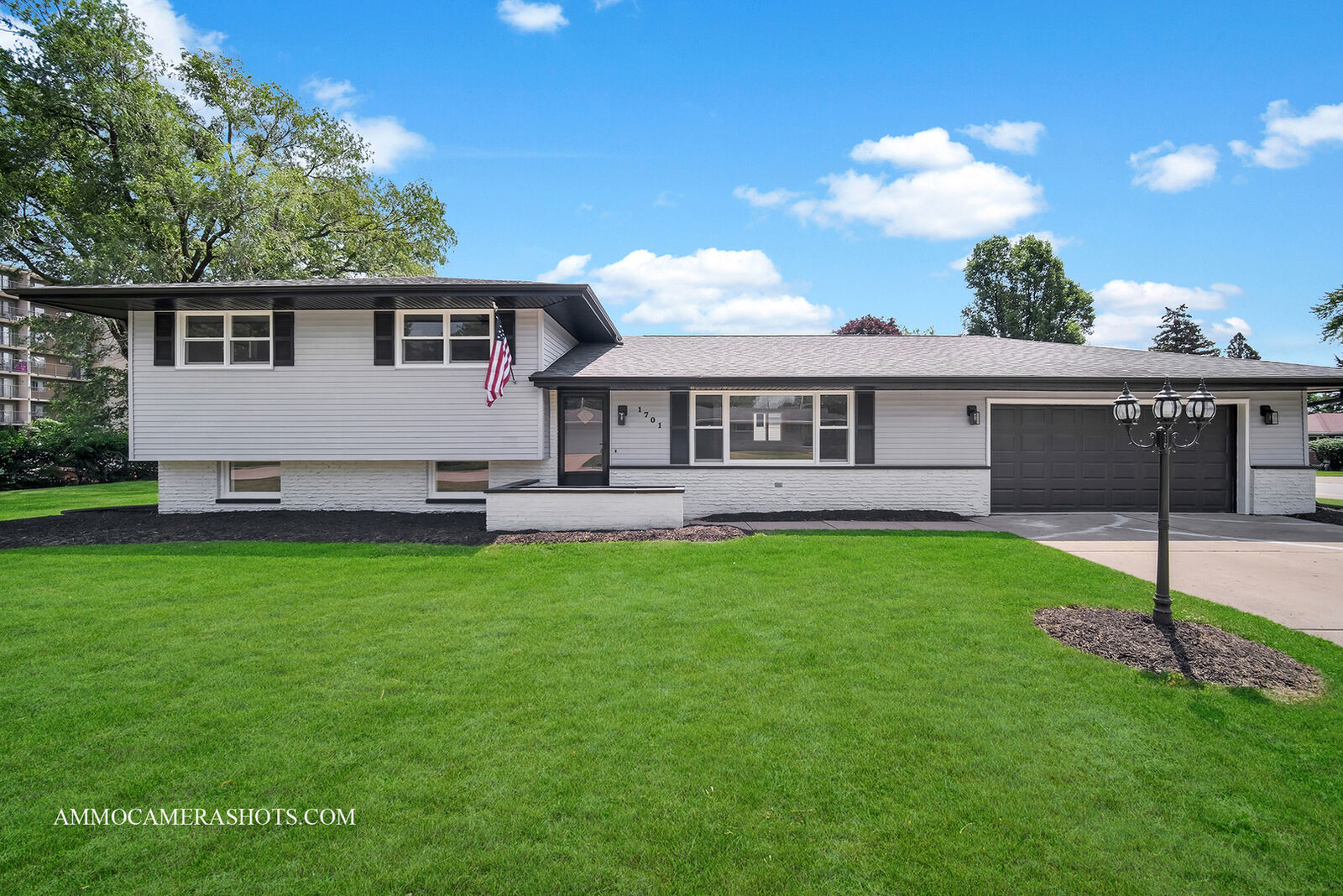 Property Photo:  1701 Newton Drive  IL 60450 