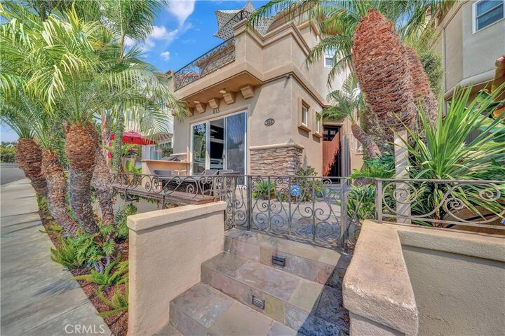 Property Photo:  613 Frankfort Avenue  CA 92648 