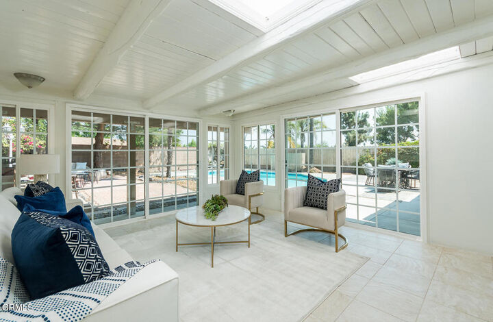 Property Photo: 5020 Zoe Anne Way CA 91214