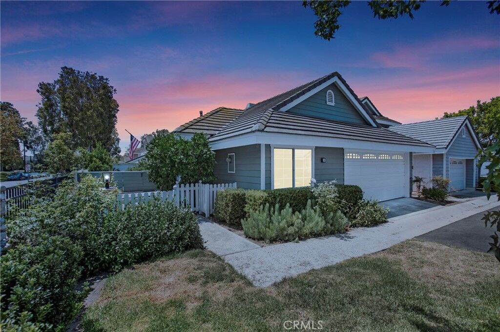Property Photo: 19 Spinnaker CA 92614