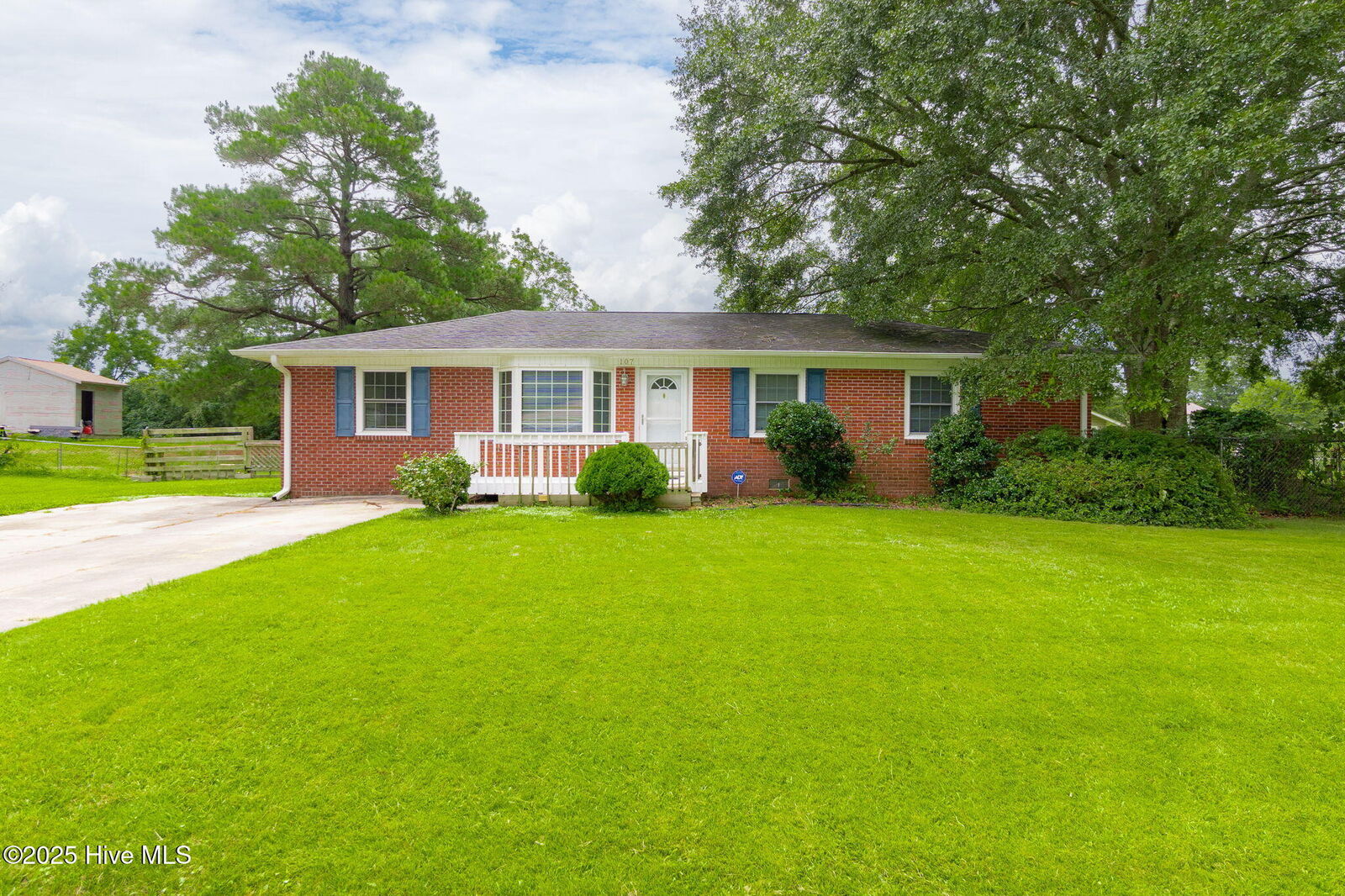 Property Photo:  107 Aspen Lane  NC 28540 