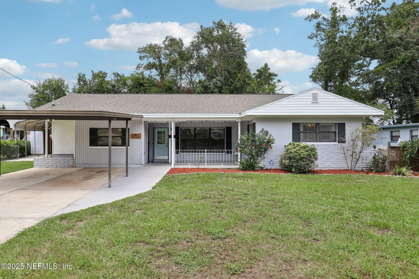 Property Photo: 7931 Cezanne Drive N FL 32221