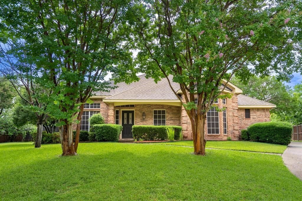 Property Photo:  520 Cellars Court  TX 75087