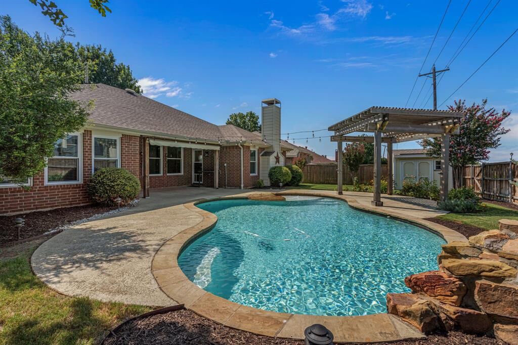 Property Photo: 1509 Ash Lane TX 76210