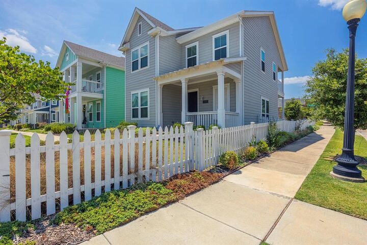 Property Photo: 3602 Strasbourg Mews TX 75236