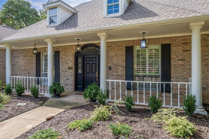 Property Photo: 806 Shadow Glen Drive TX 76092