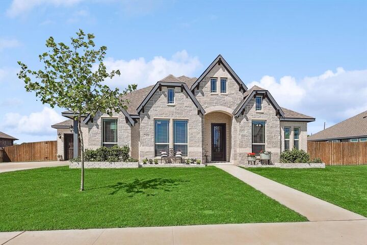 Property Photo: 2806 Byrd Ranch Road TX 76065