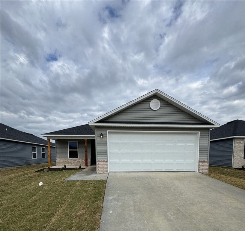 Property Photo: 2620 E Gila Way AR 72701