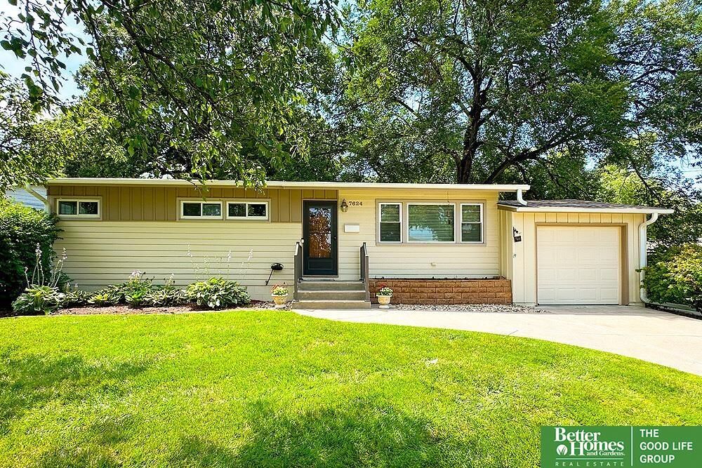 Property Photo: 7624 Belmont Drive NE 68127