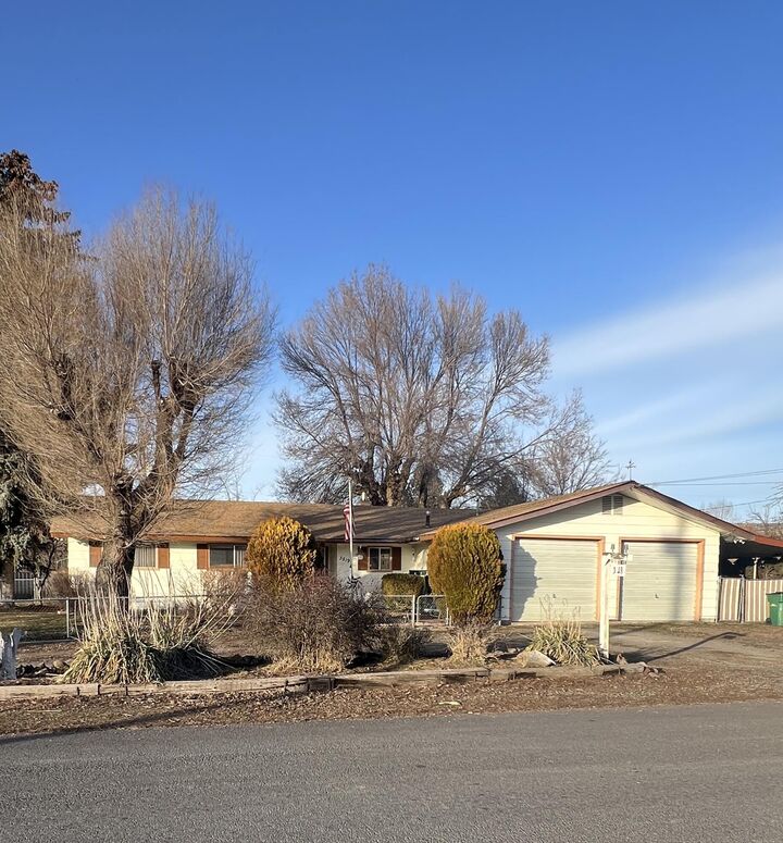 Property Photo:  3519 Onyx Avenue  OR 97603 