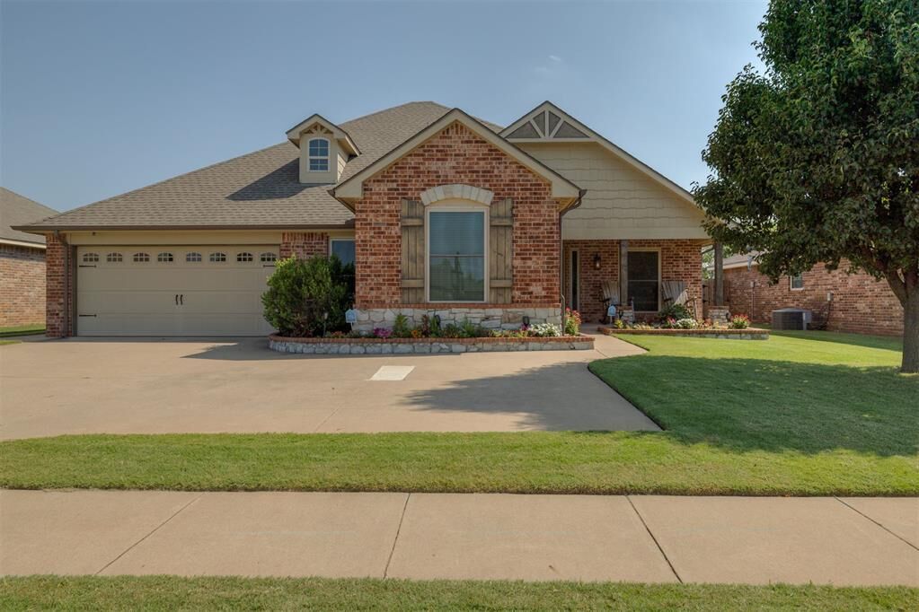 Property Photo: 434 Donner Trail OK 73003