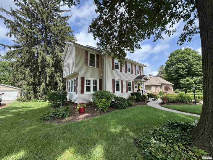 Property Photo:  1668 N Cherry Street  IL 61401 