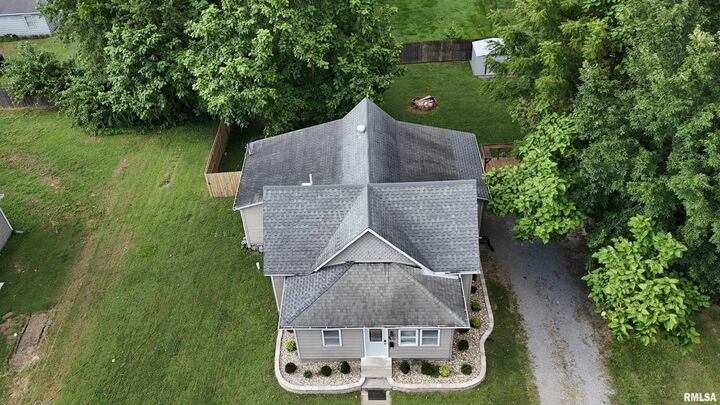 Property Photo: 1004 W Chesnut Street IL 62959