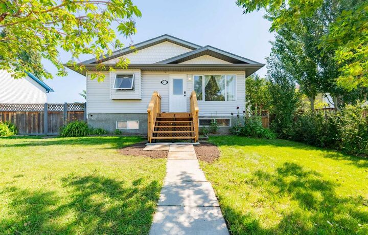 Property Photo: 27 Hay Place AB T0M 1B0