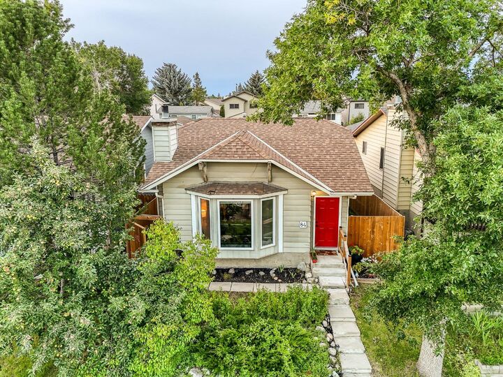Property Photo:  84 Rivervalley Drive SE  AB T2C 3K5 