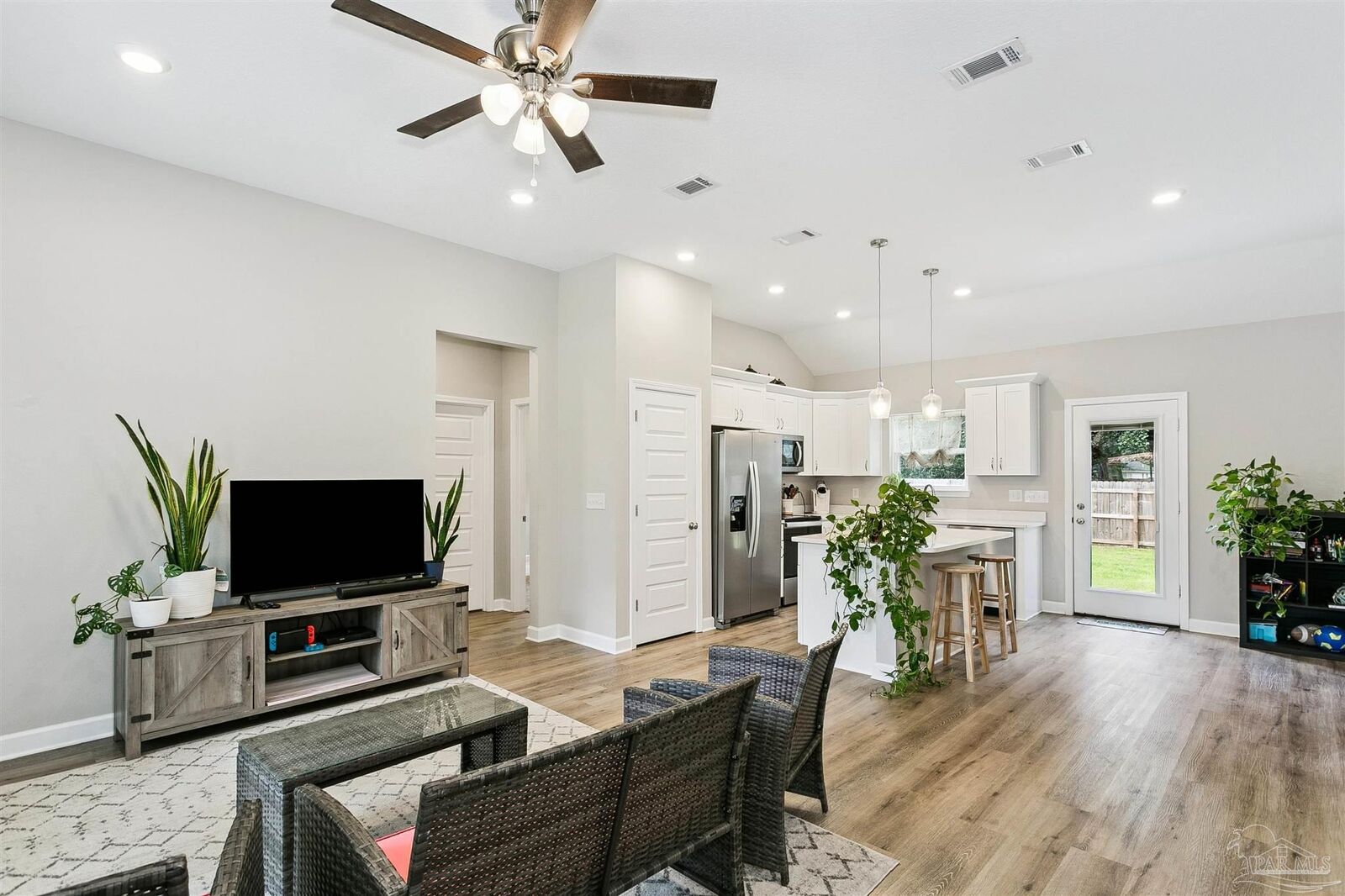 Property Photo: 296 Park Ln FL 32536