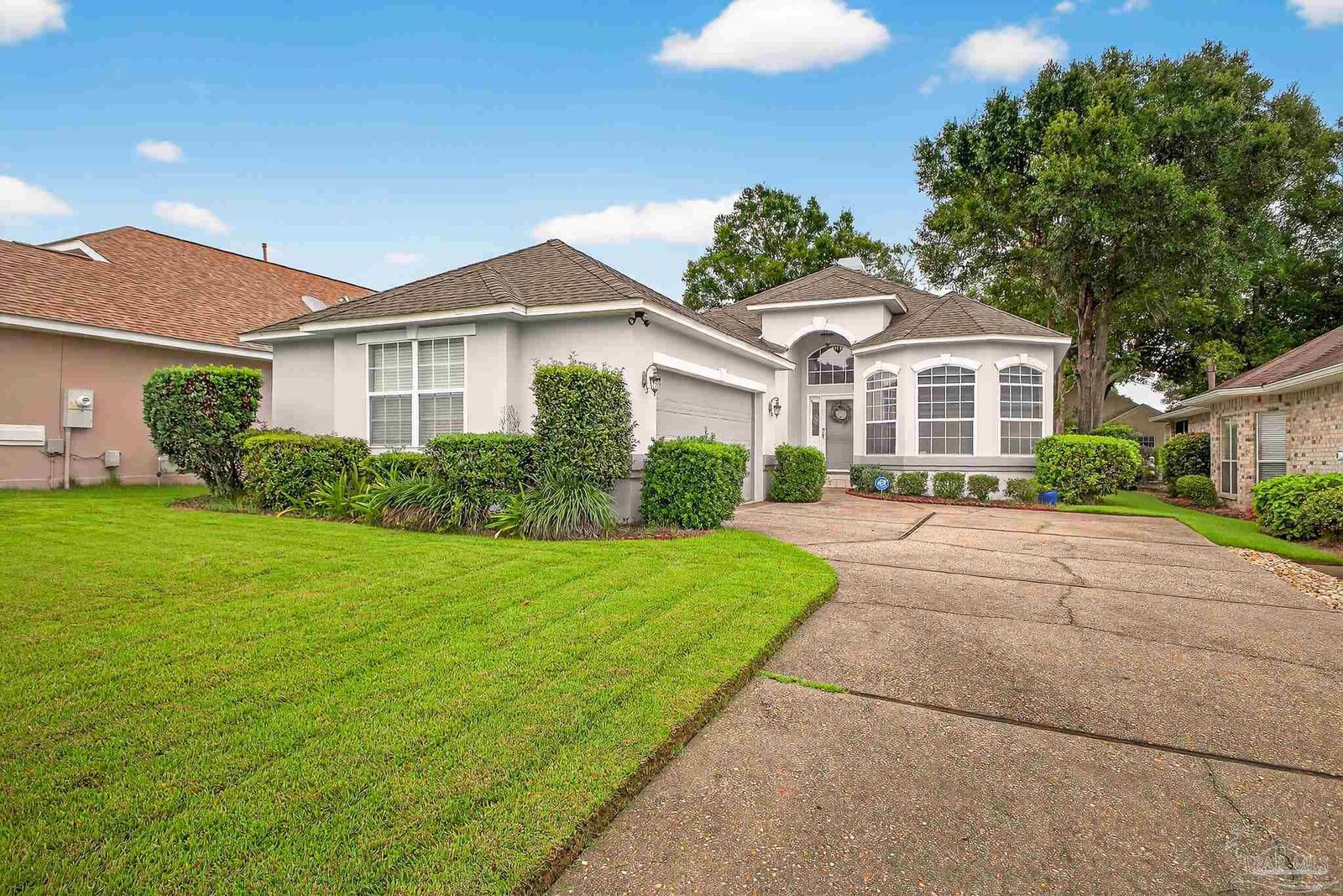 Property Photo: 2004 Downing Dr FL 32505