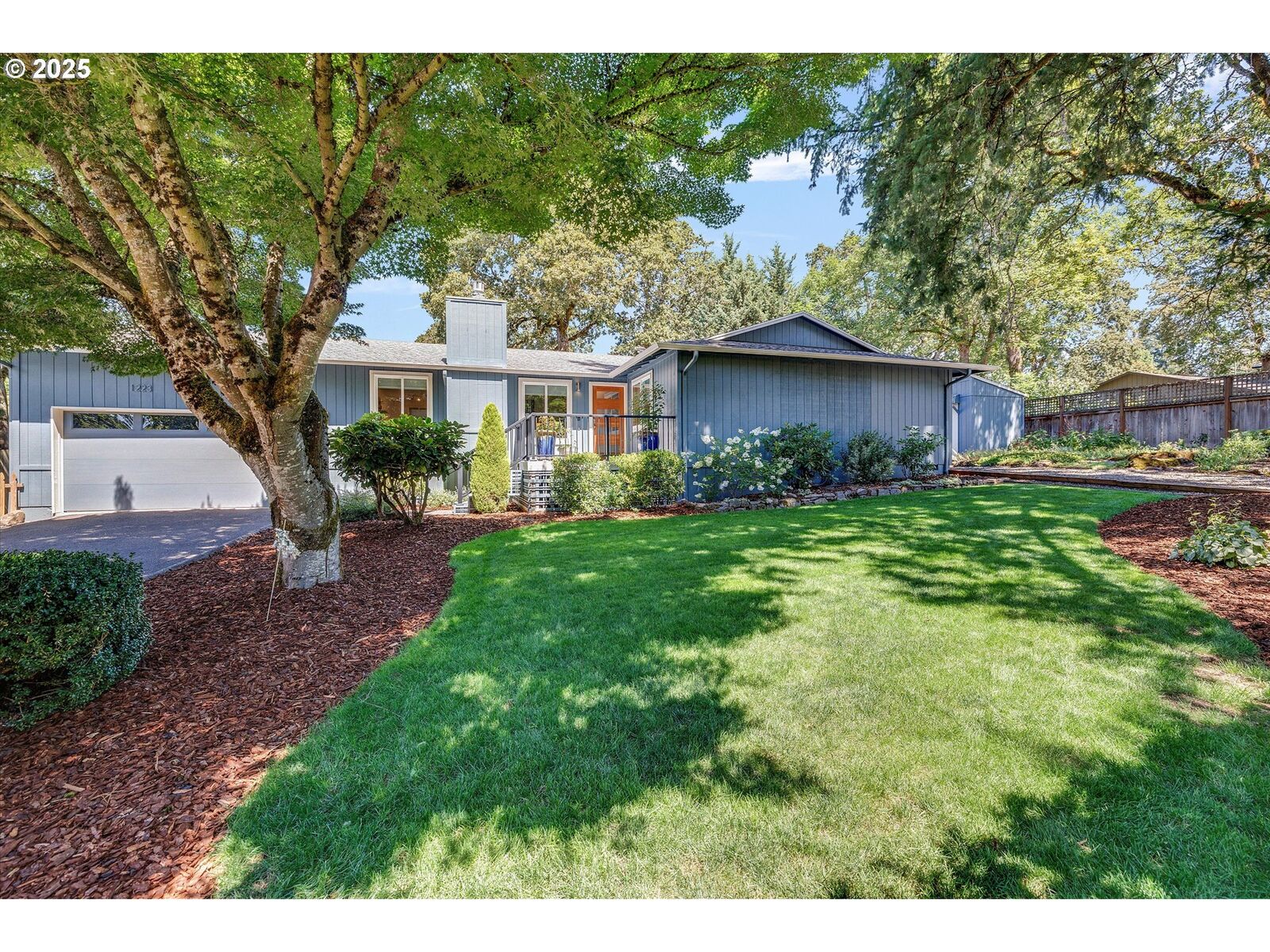 Property Photo:  1223 SE Oak Grove Blvd  OR 97267 