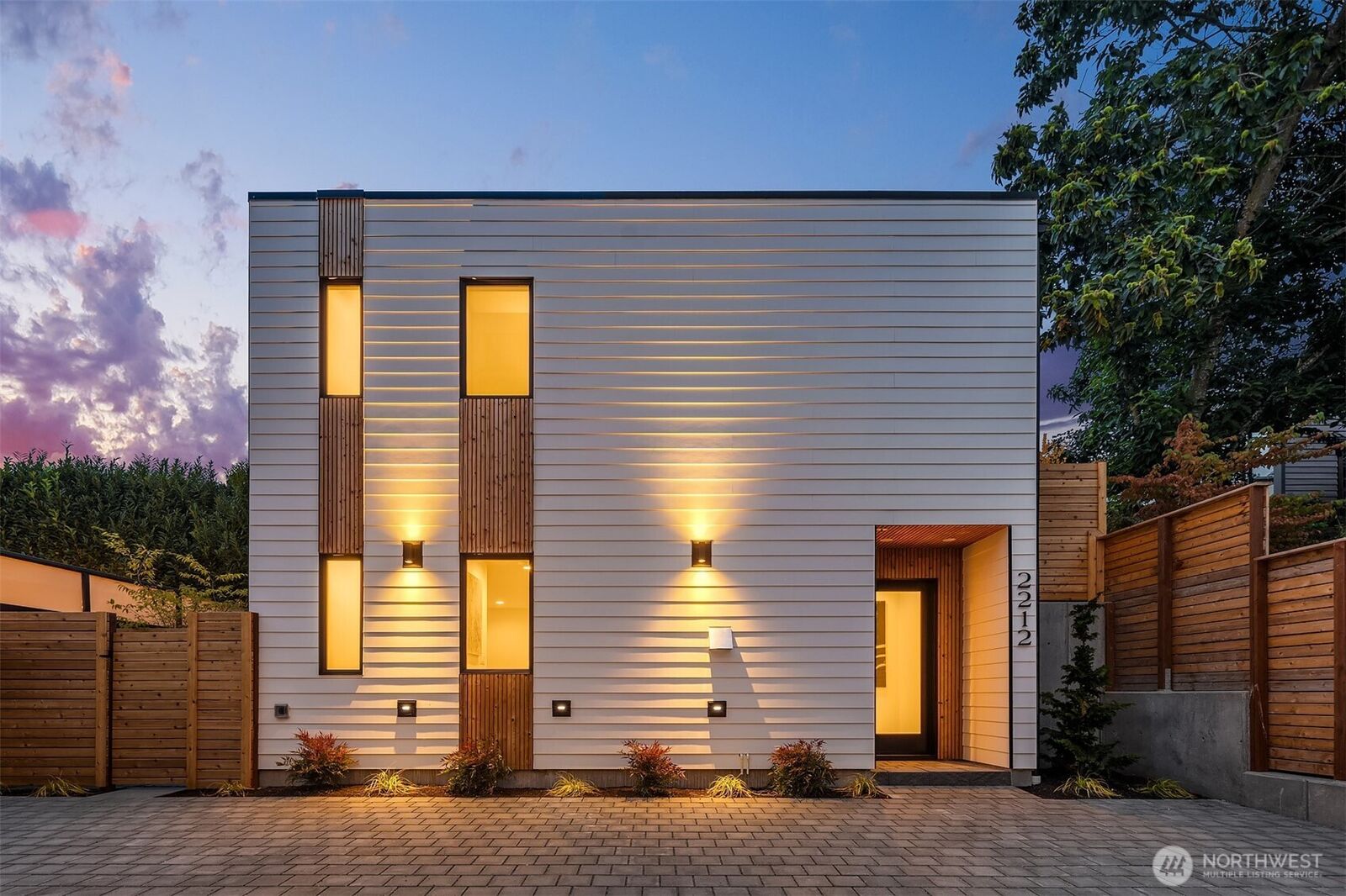 Property Photo:  2212  Broadway  E  WA 98102 