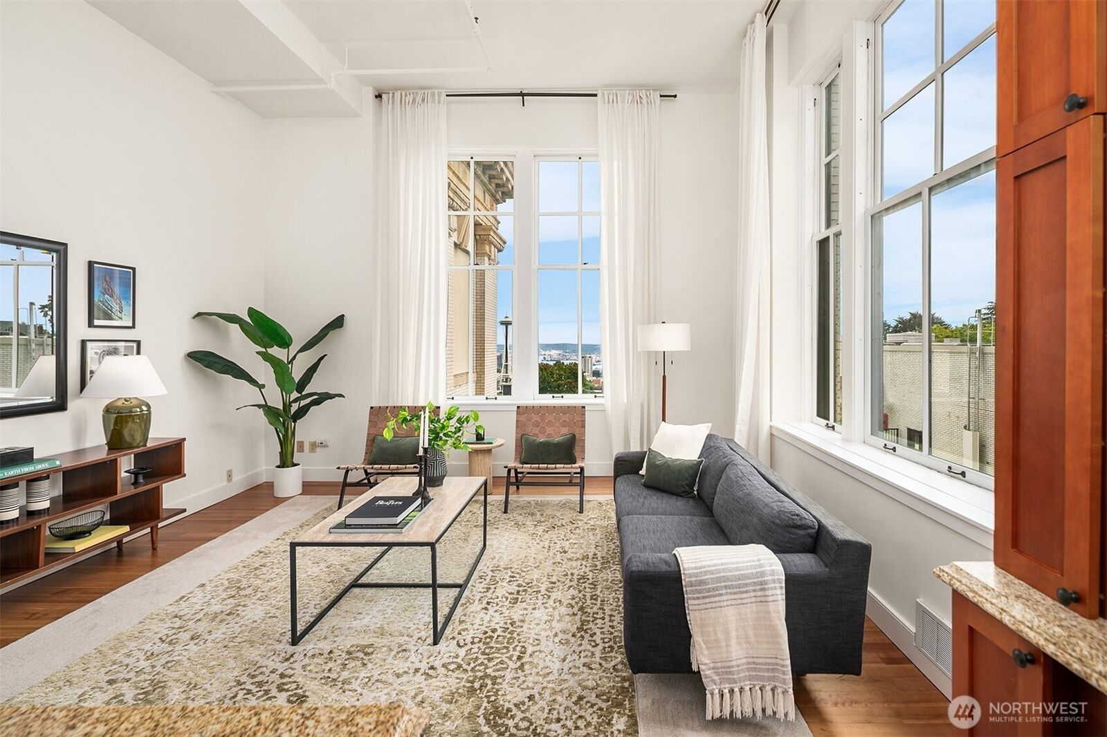Property Photo:  201  Galer Street 504  WA 98109 