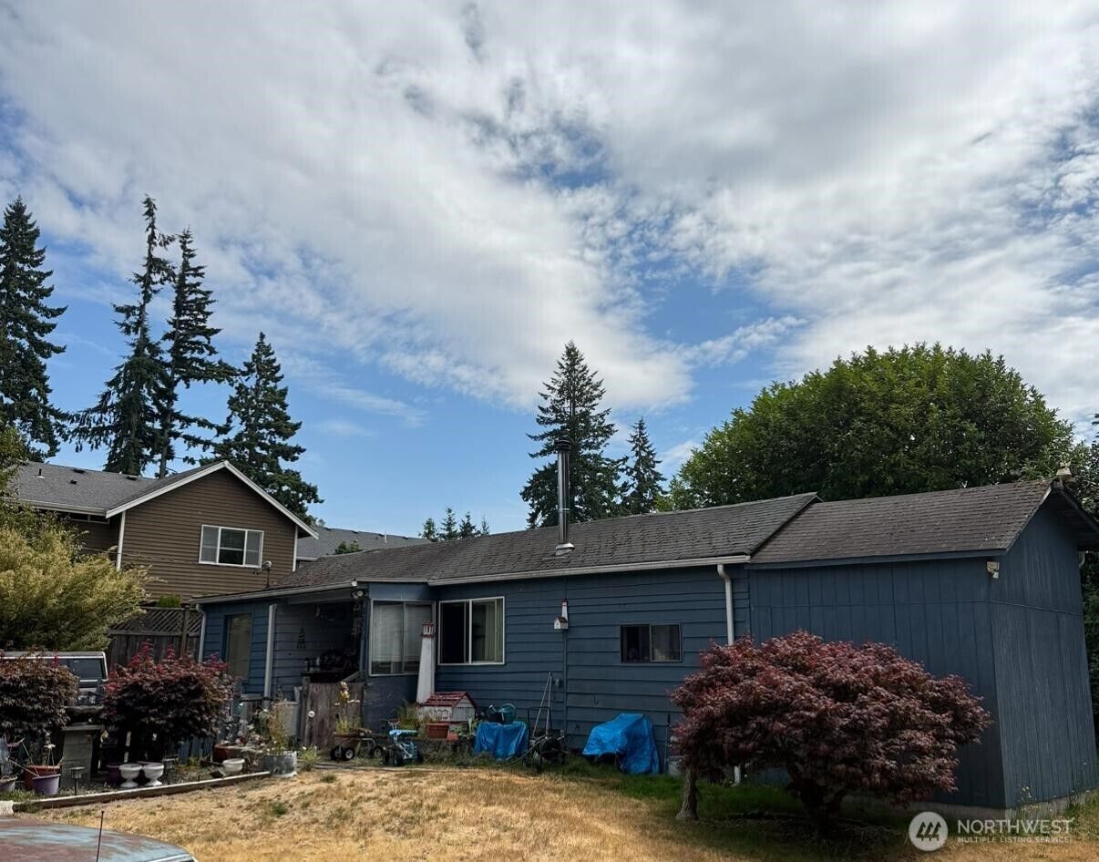 Property Photo: 8630 242nd Street SW WA 98026