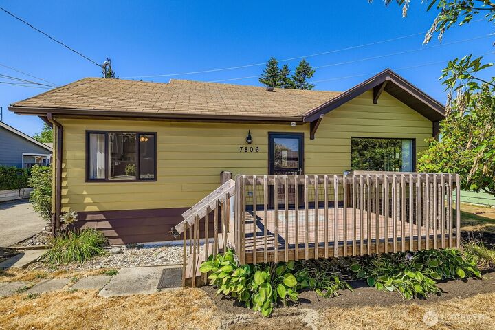 Property Photo: 7806 Beverly Boulevard WA 98203