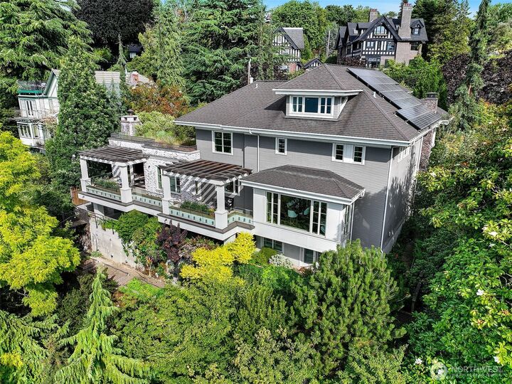 Property Photo:  1065  Summit Avenue E  WA 98102 