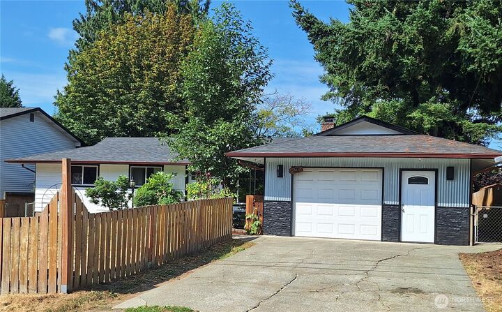 Property Photo: 27439 141st Avenue SE WA 98042