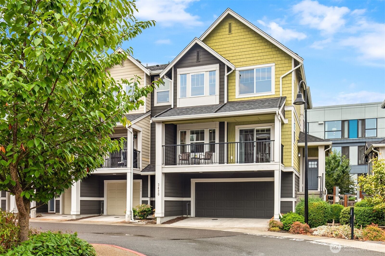 Property Photo:  3420 SW Graham Street 1005  WA 98126 
