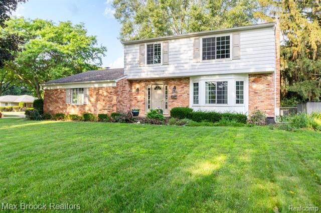 Property Photo: 3715 Ledge Drive MI 48084
