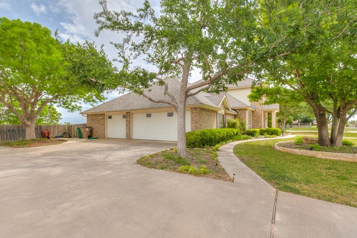 Property Photo: 1218 Ashford Dr TX 76901