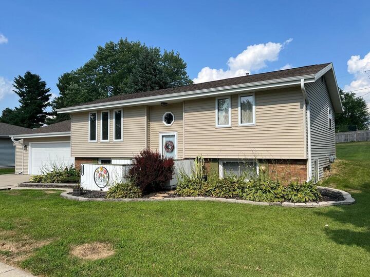 Property Photo: 1327 South Walnut Street WI 53546