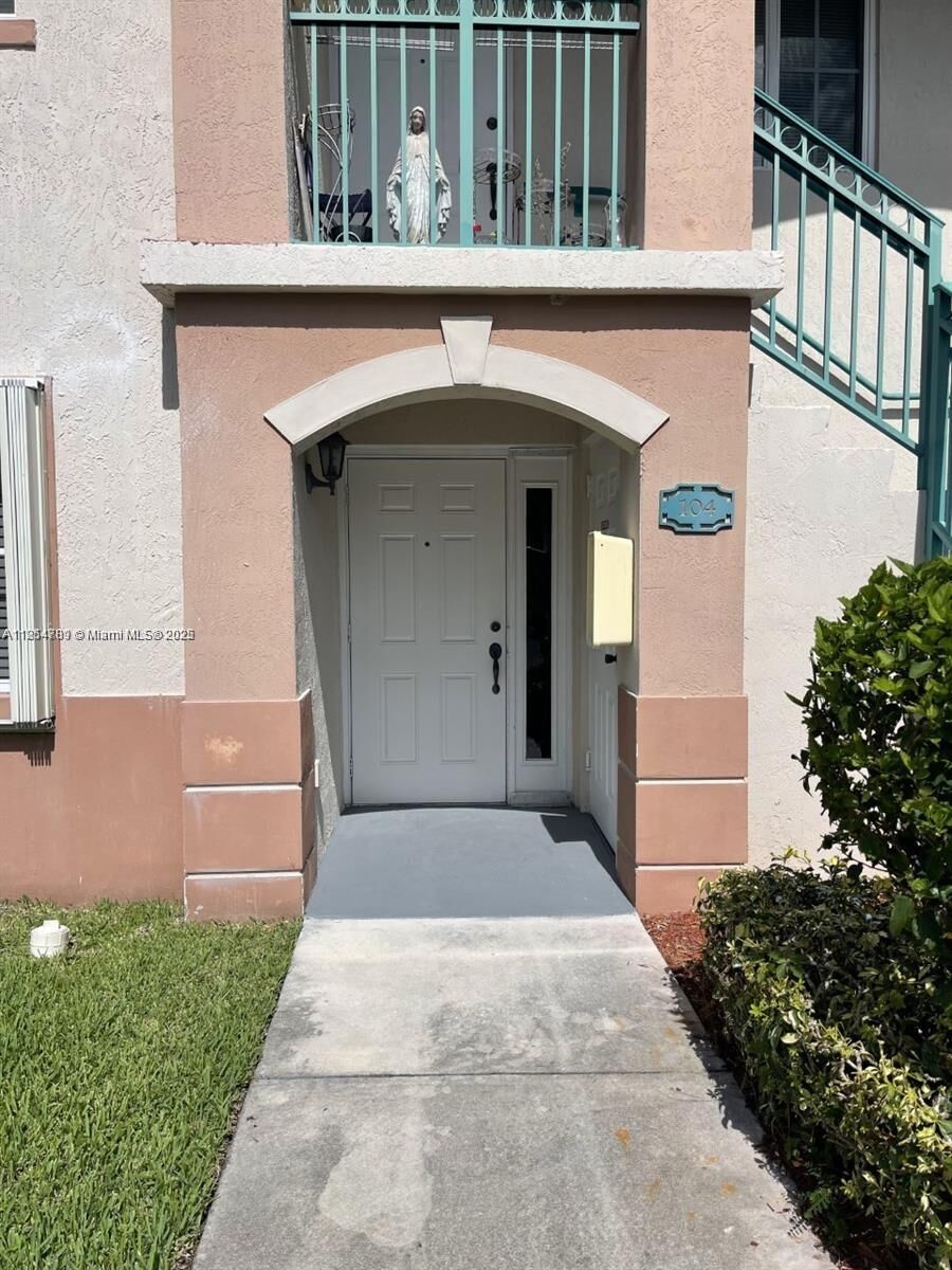 Property Photo:  2920 SE 13th Rd 104-45  FL 33035 