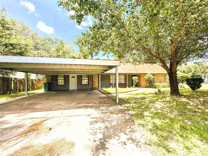 Property Photo:  751 N Perkins Ferry Road N  LA 70611 