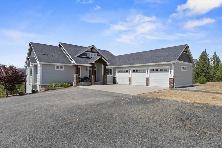 8907 S Wild Hare Ln 8905 S Wild Hare Ln  Mica WA 99023 photo