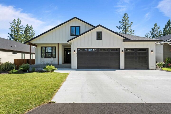 Property Photo: 916 E Farwell Rd WA 99208