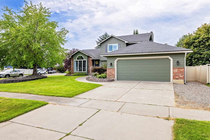 Property Photo: 9221 N Londale Dr WA 99208