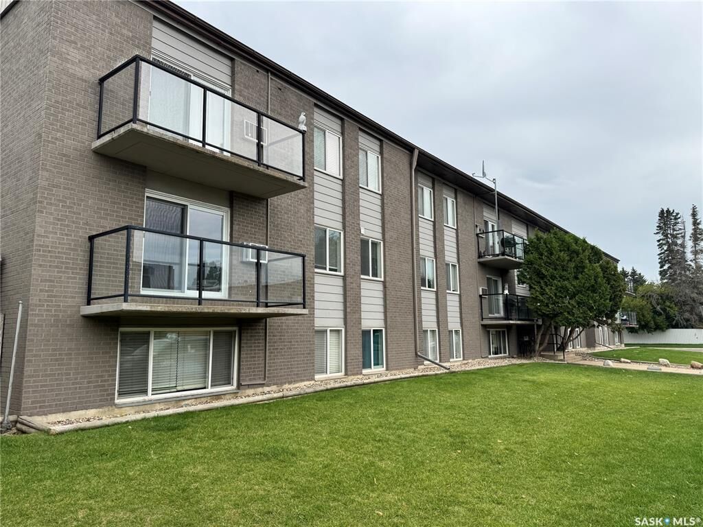 Property Photo:  2 Summers Place 17  SK S7H 3W4 