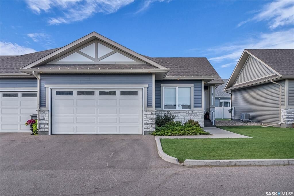 Property Photo:  435 Palmer Crescent 15  SK S0K 4S1 