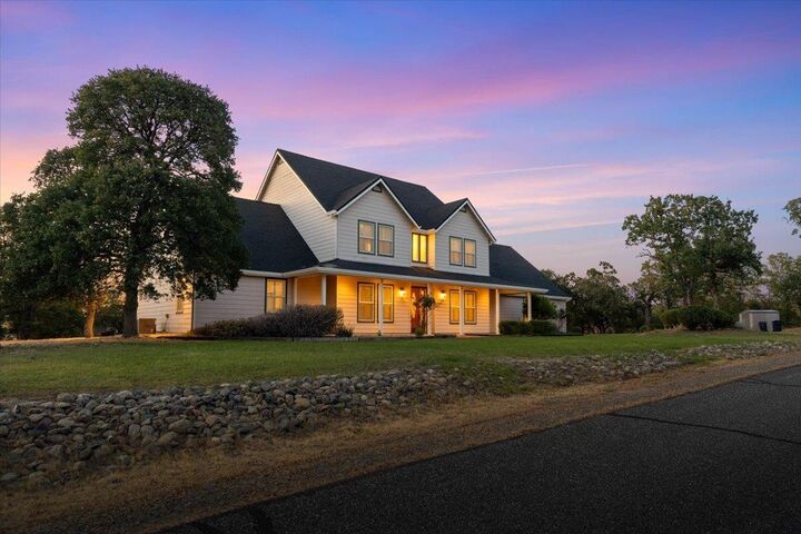 Property Photo:  15125 Kobbuntie Court  CA 96080-7993