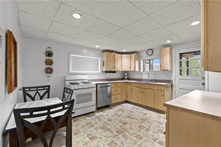 Property Photo:  31 W College St  PA 15317 