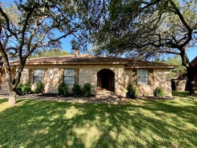 Property Photo: 11004 Chateau Hill TX 78750