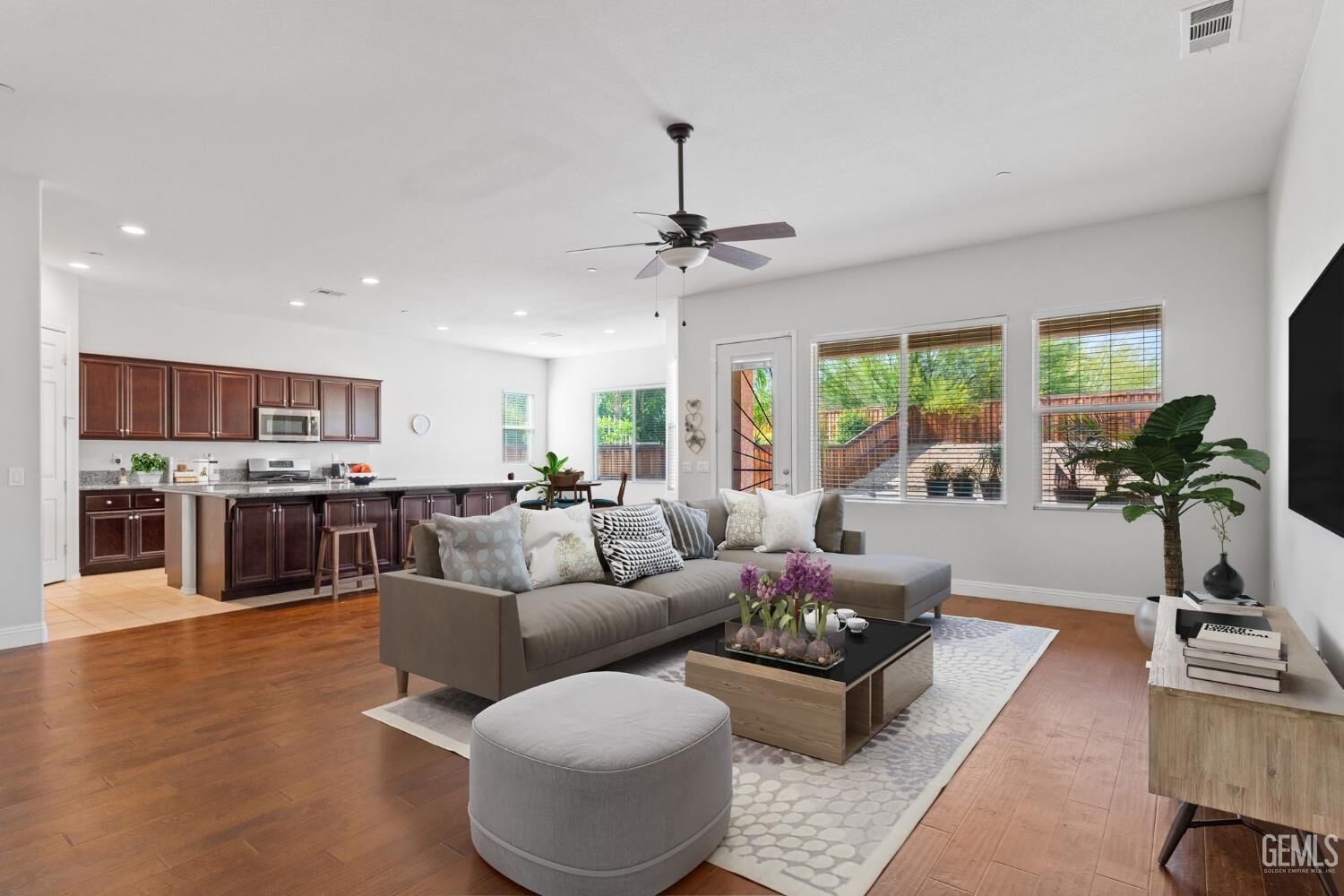 Property Photo: 9904 Toscana Drive CA 93306
