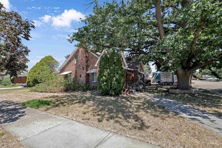 Property Photo:  124 S Banner St  ID 83686 